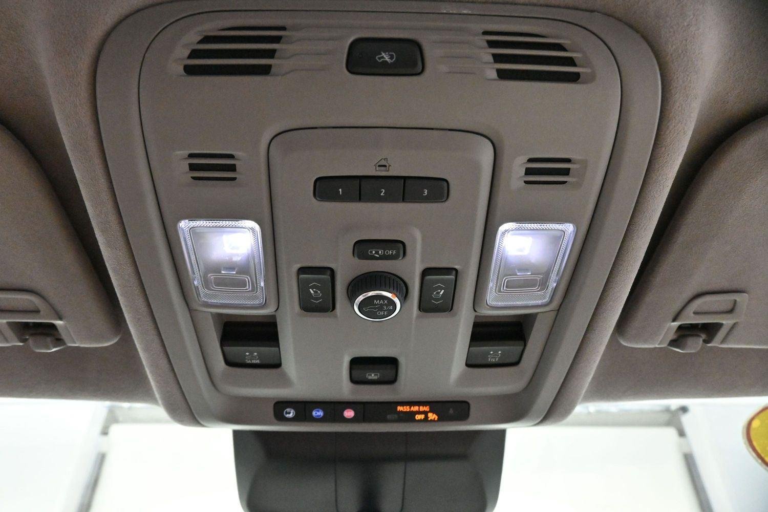 Used 2024 Crystal White Tricoat Cadillac Sport Platinum image 31