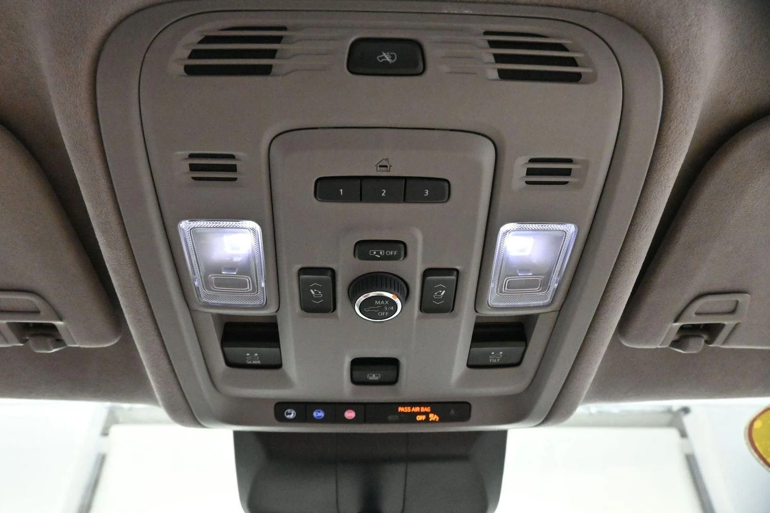 Used 2024 Crystal White Tricoat Cadillac Sport Platinum image 31