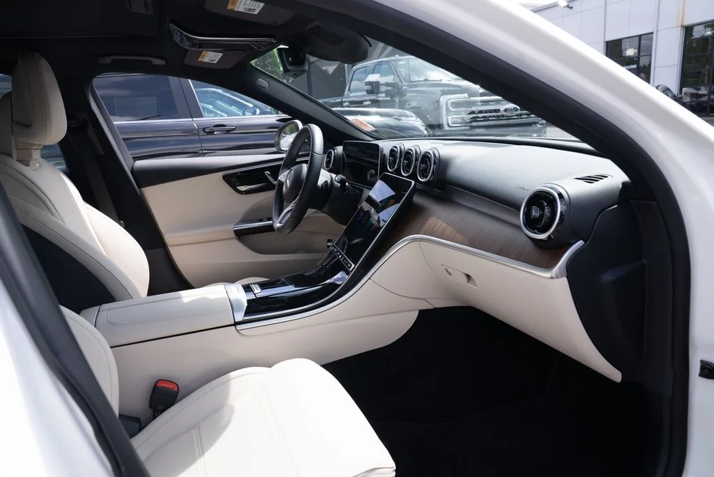 Used 2025  Mercedes-Benz C 300 image 25