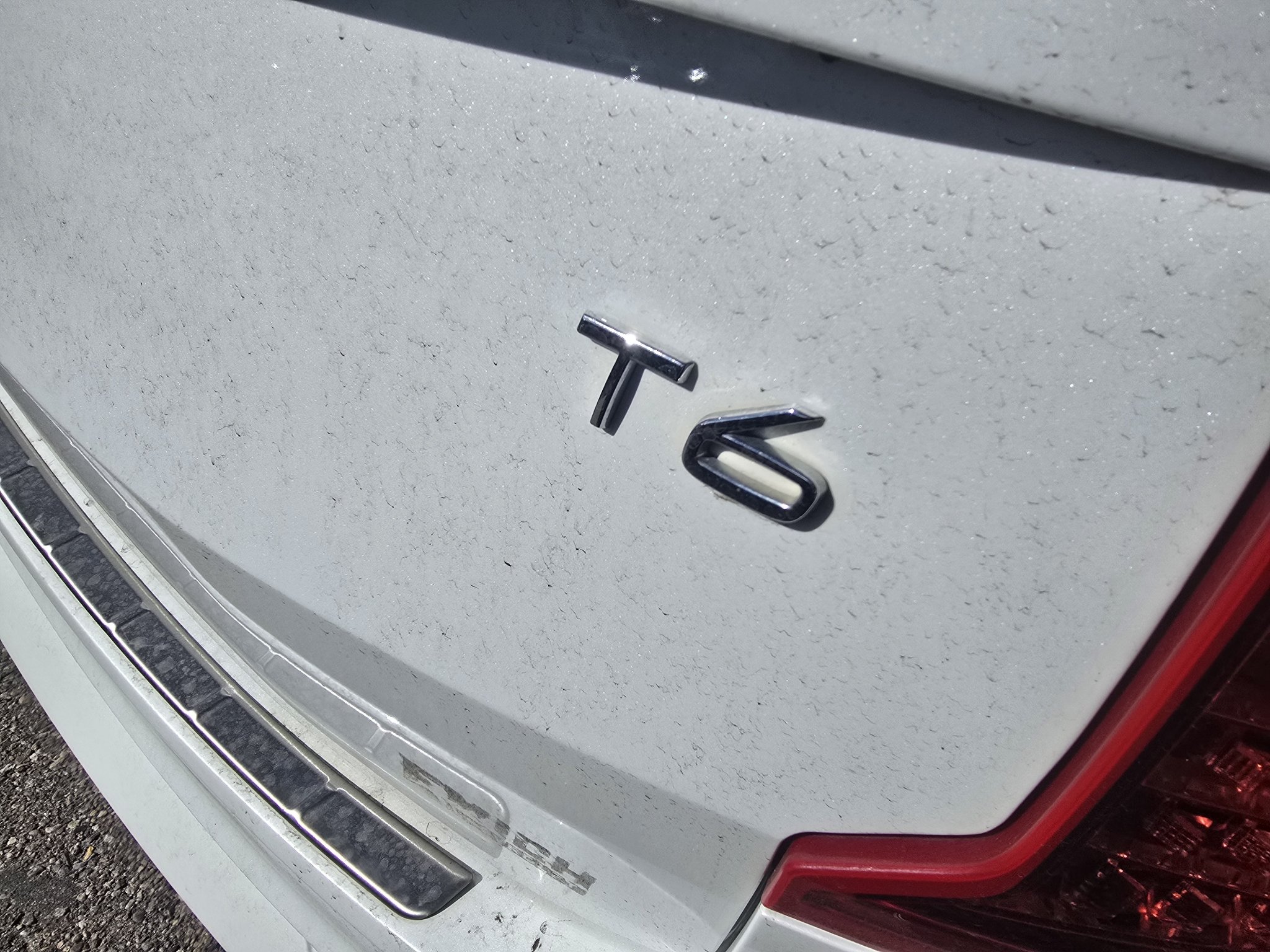 Used 2019 Crystal White Pearl Metallic Volvo Momentum image 10