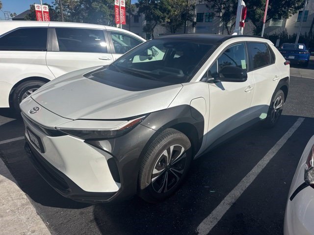 Used 2023 Wind Chill Pearl Toyota XLE image 1