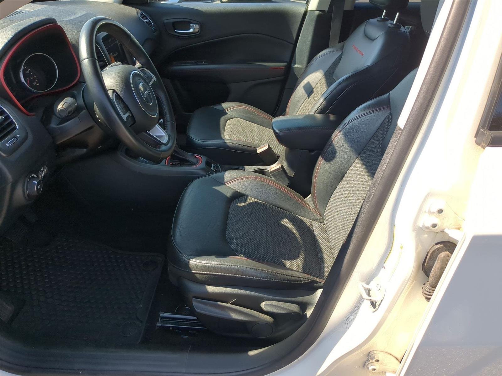 Used 2019 White Clearcoat Jeep Trailhawk image 17