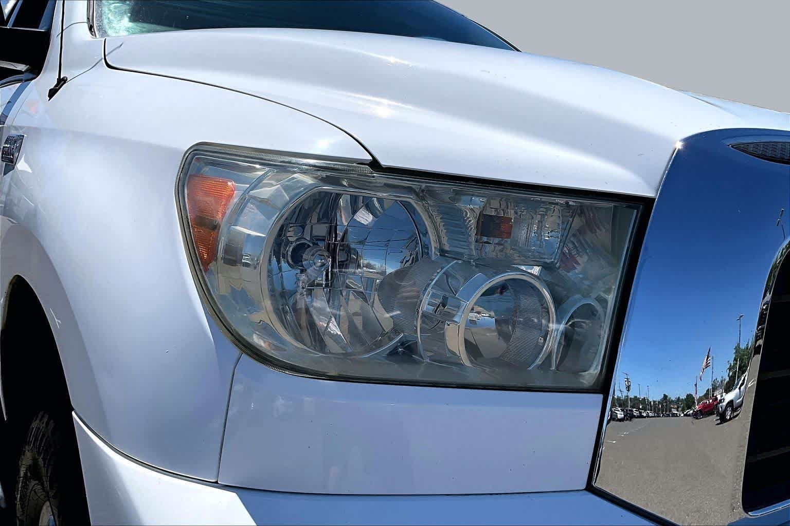 Used 2007 Super White Toyota SR5 image 27
