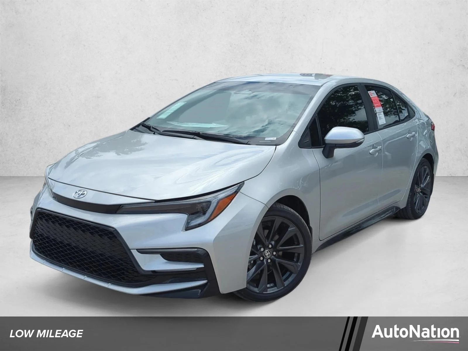 Used 2026 Classic Silver Met Toyota SE image 1