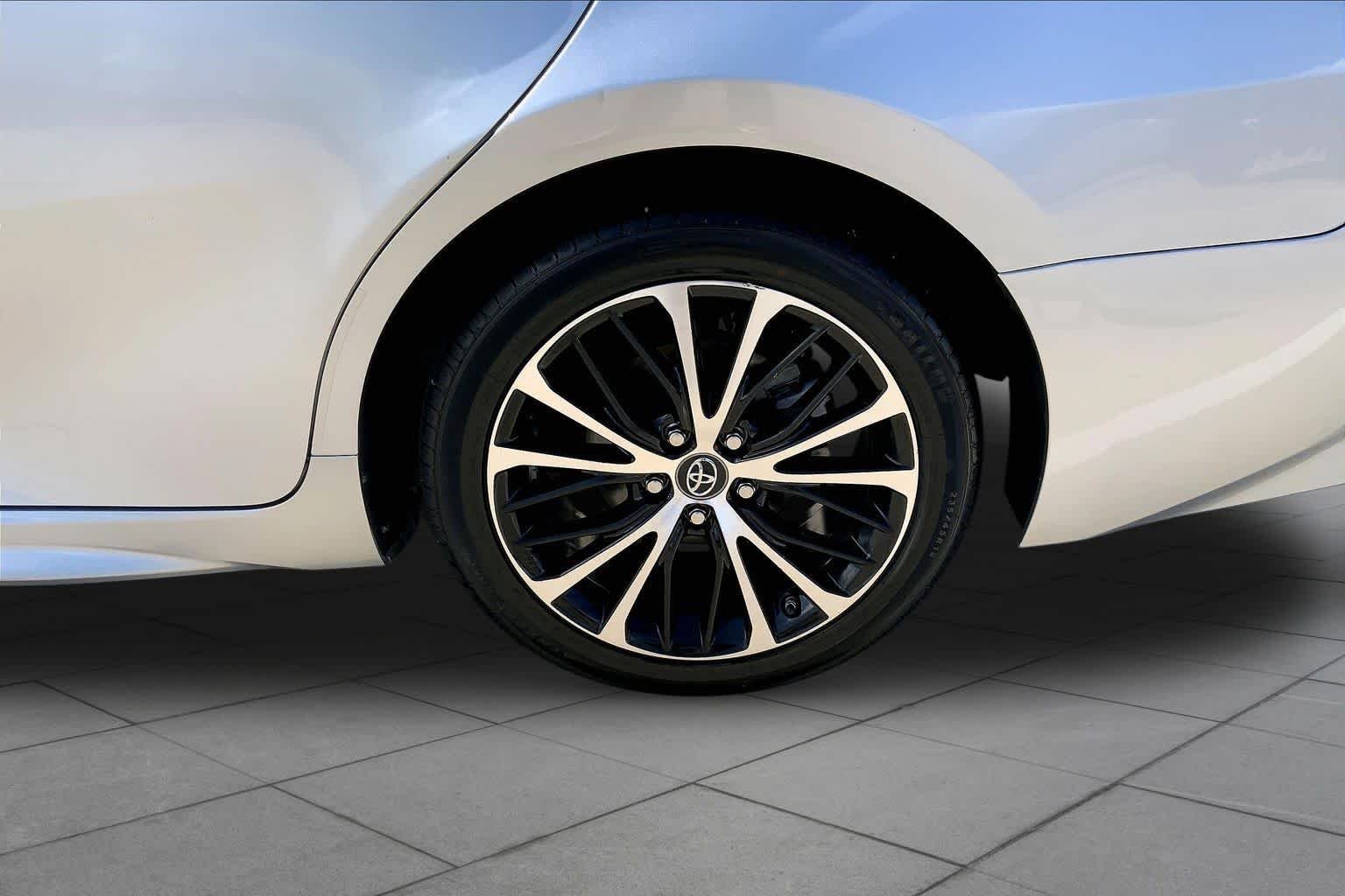 Used 2019 Celestial Silver Metallic Toyota SE image 11