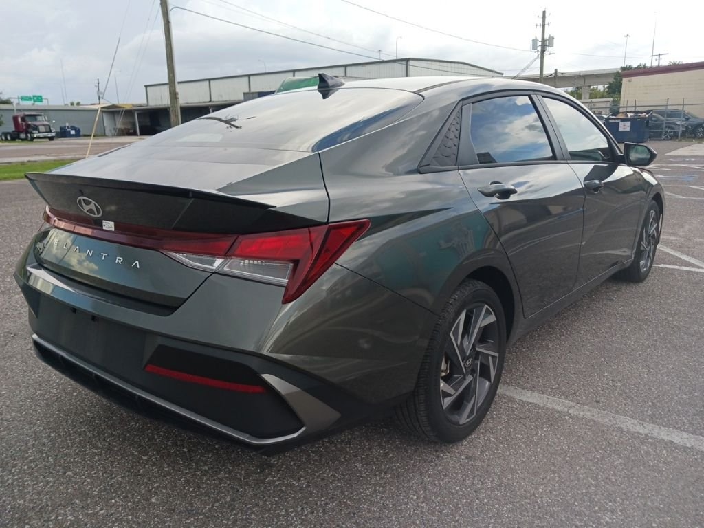 2025 Hyundai Elantra SEL - Photo 3
