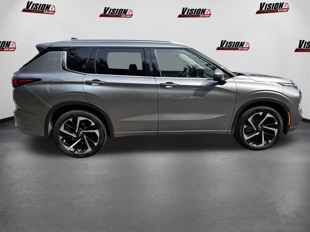 Used 2024 Black Mitsubishi  image 4