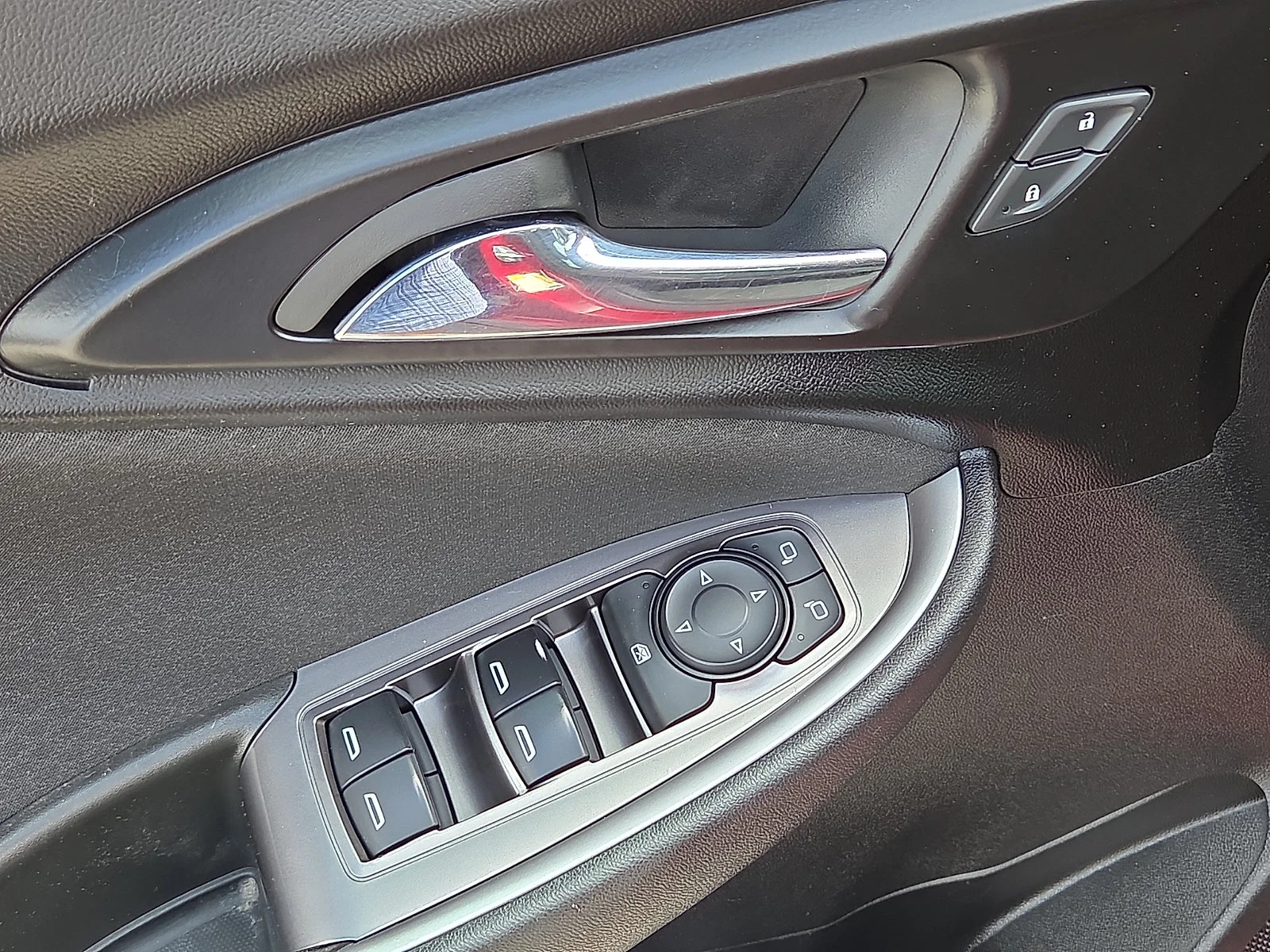 Used 2020 Cajun Red Tintcoat Chevrolet RS image 13