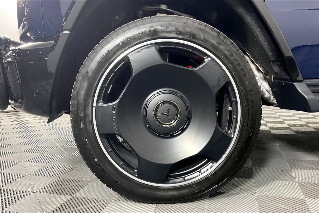 New 2027 MANUFAKTUR Dark Blue Non-Metallic Mercedes-Benz AMG® G 63 SUV image 11