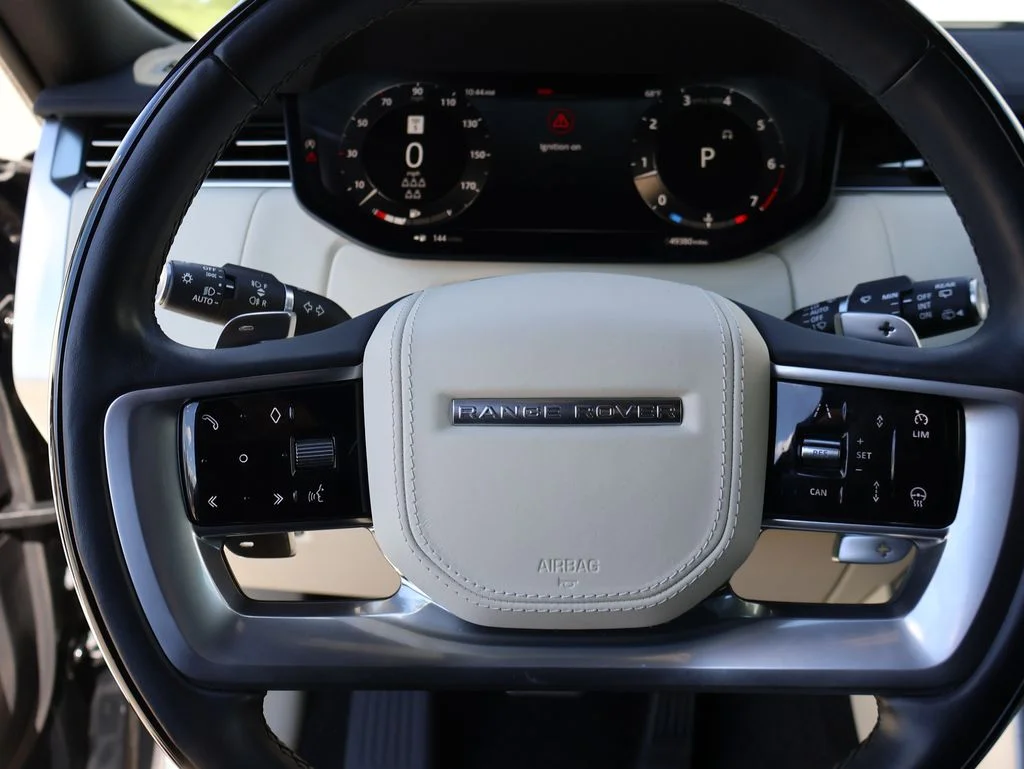 Used 2023  Land Rover SE image 32