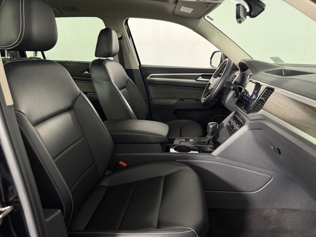 Used 2023 Black Volkswagen 3.6L V6 SE w/Technology image 34
