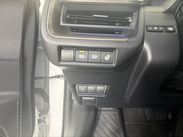 Certified Used 2024 WIND CHILL PEARL Toyota  image 21