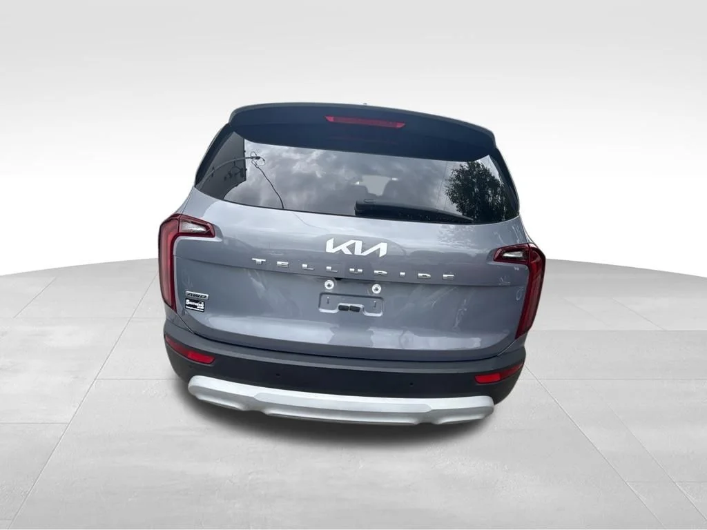 Used 2022 Silver Kia LX image 6