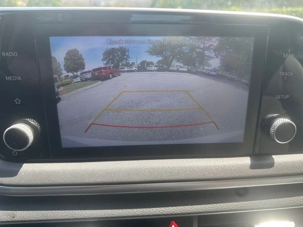 Used 2021 Gray Hyundai SE image 17