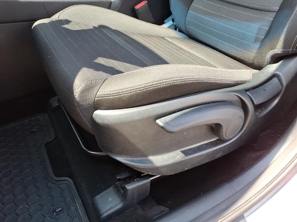 Used 2018 Silver Kia LX image 18