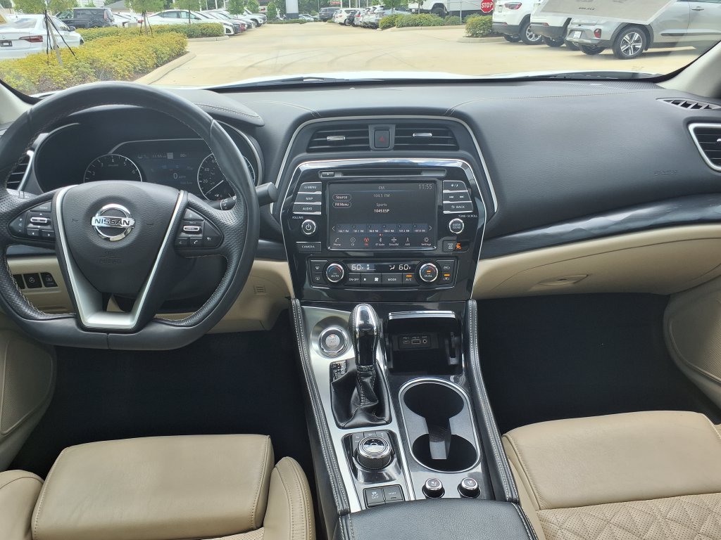 Used 2021 White Nissan Platinum image 19
