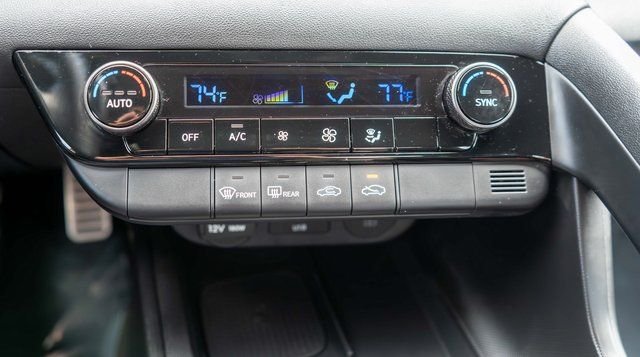 Used 2025 Gray Hyundai SEL Sport image 26