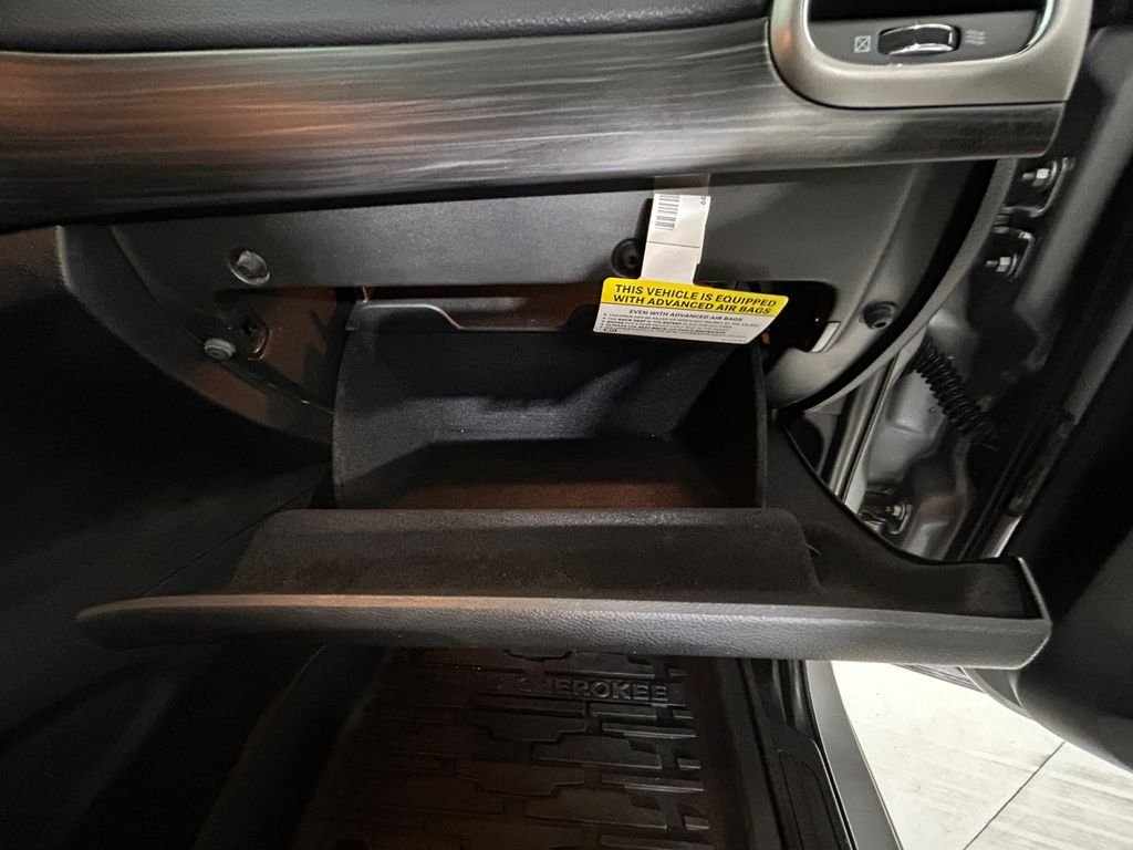 Used 2021 Silver Jeep Laredo E image 28