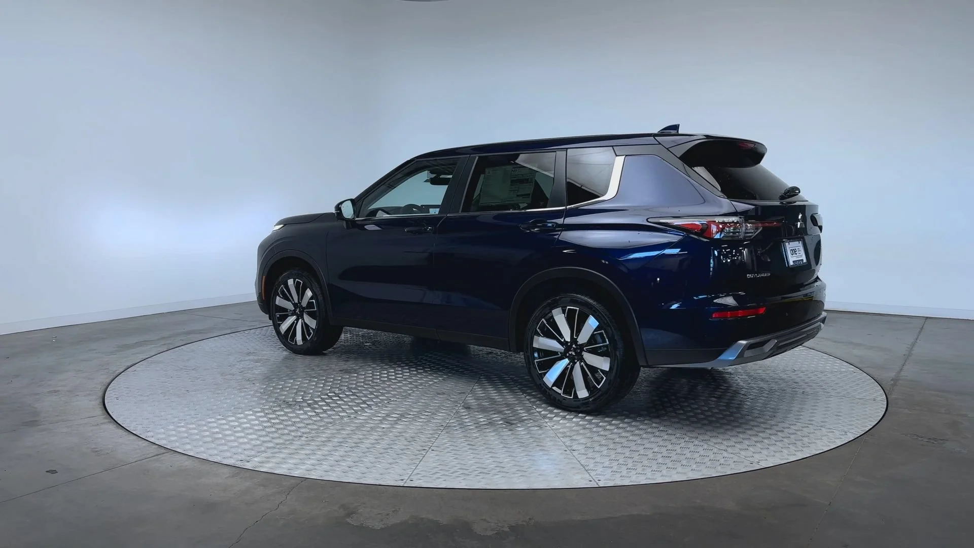 New 2026 Cosmic Blue Metallic Mitsubishi SE image 6
