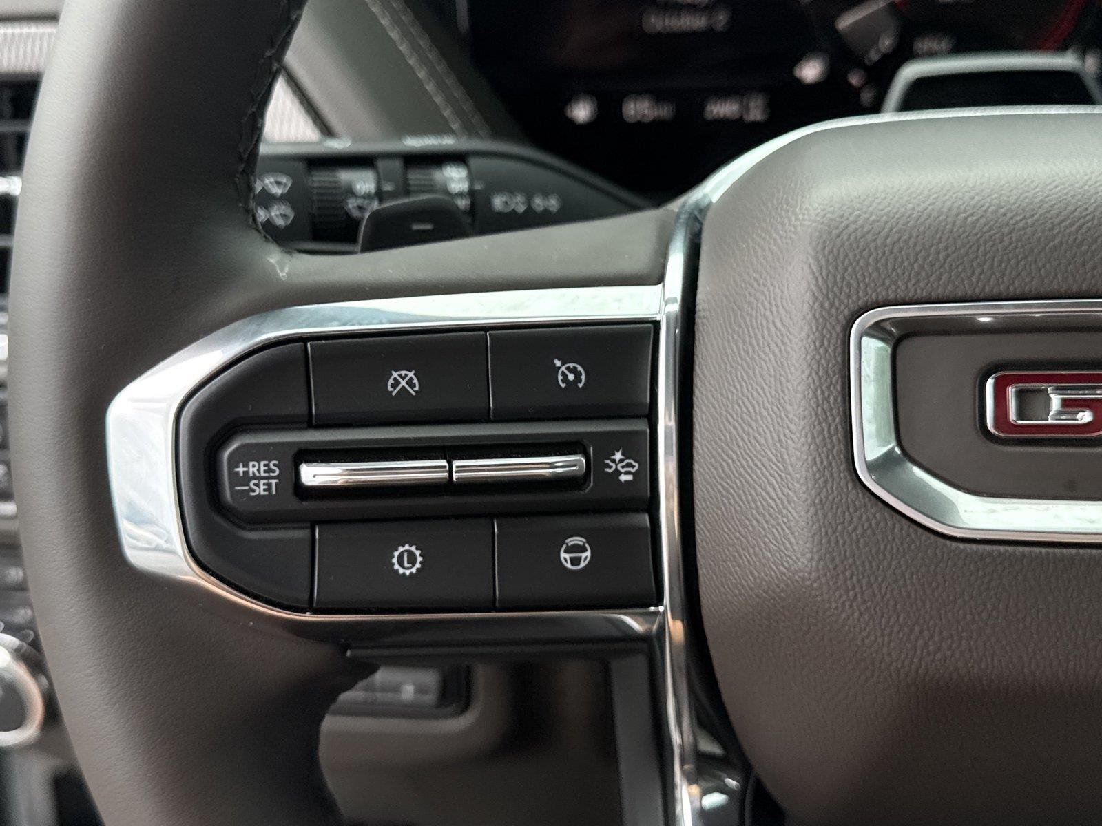 Used 2025 Summit White GMC Elevation image 22