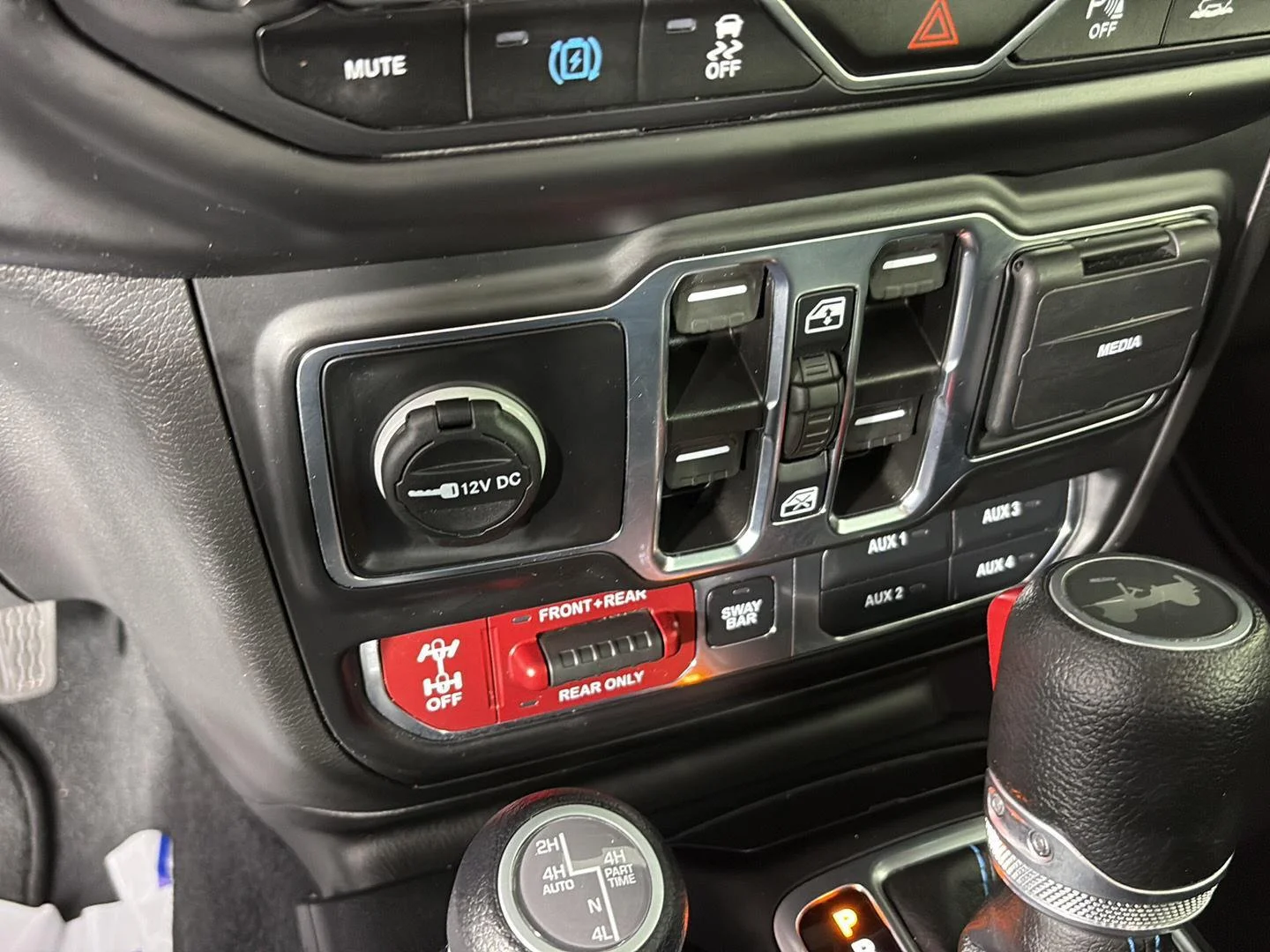 Used 2023 Sting-Gray Clearcoat Jeep Rubicon image 39