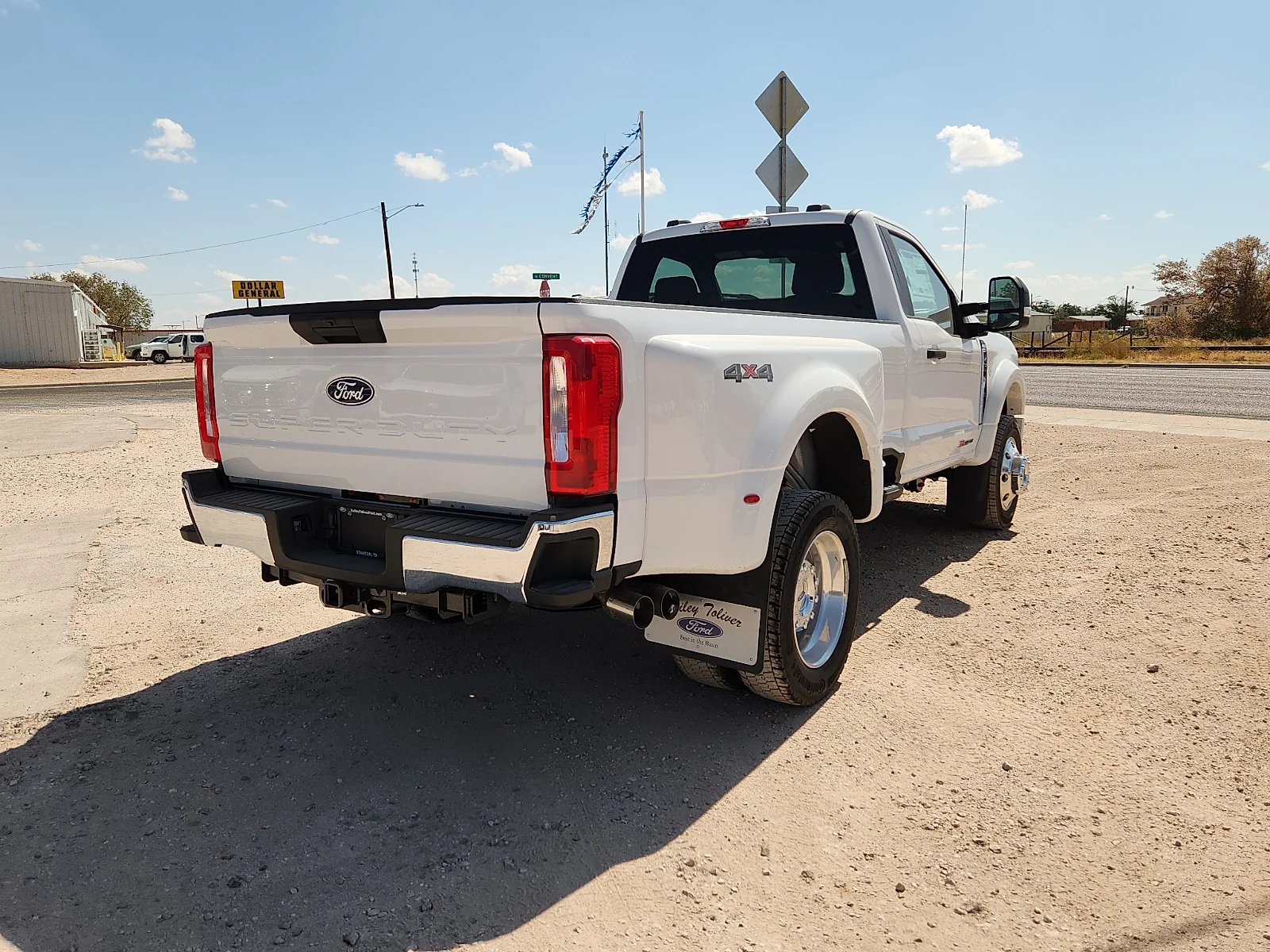 New 2027 Oxford White Ford XLT image 7