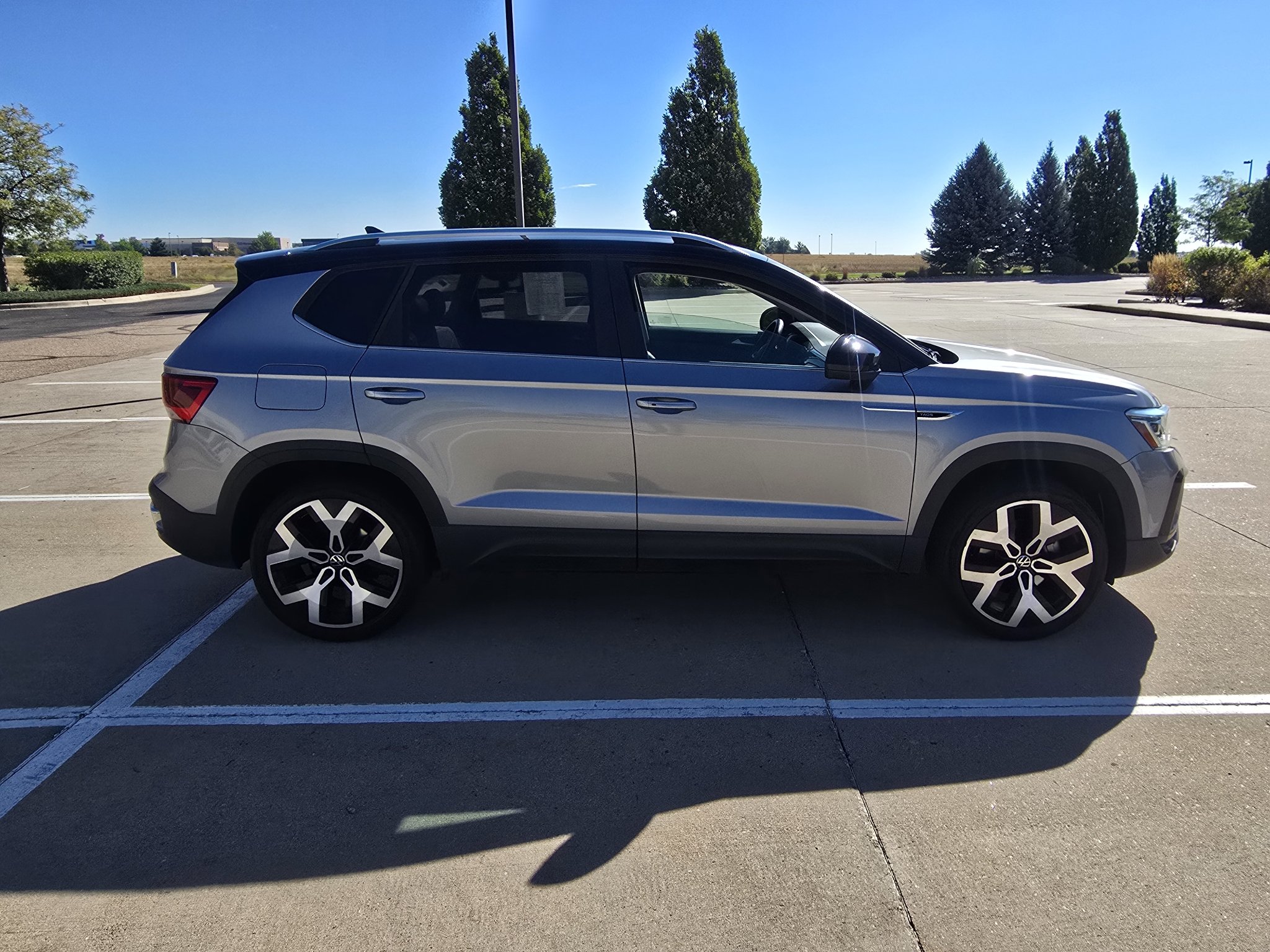 Used 2023 Pyrite Silver Metallic Volkswagen SEL image 6