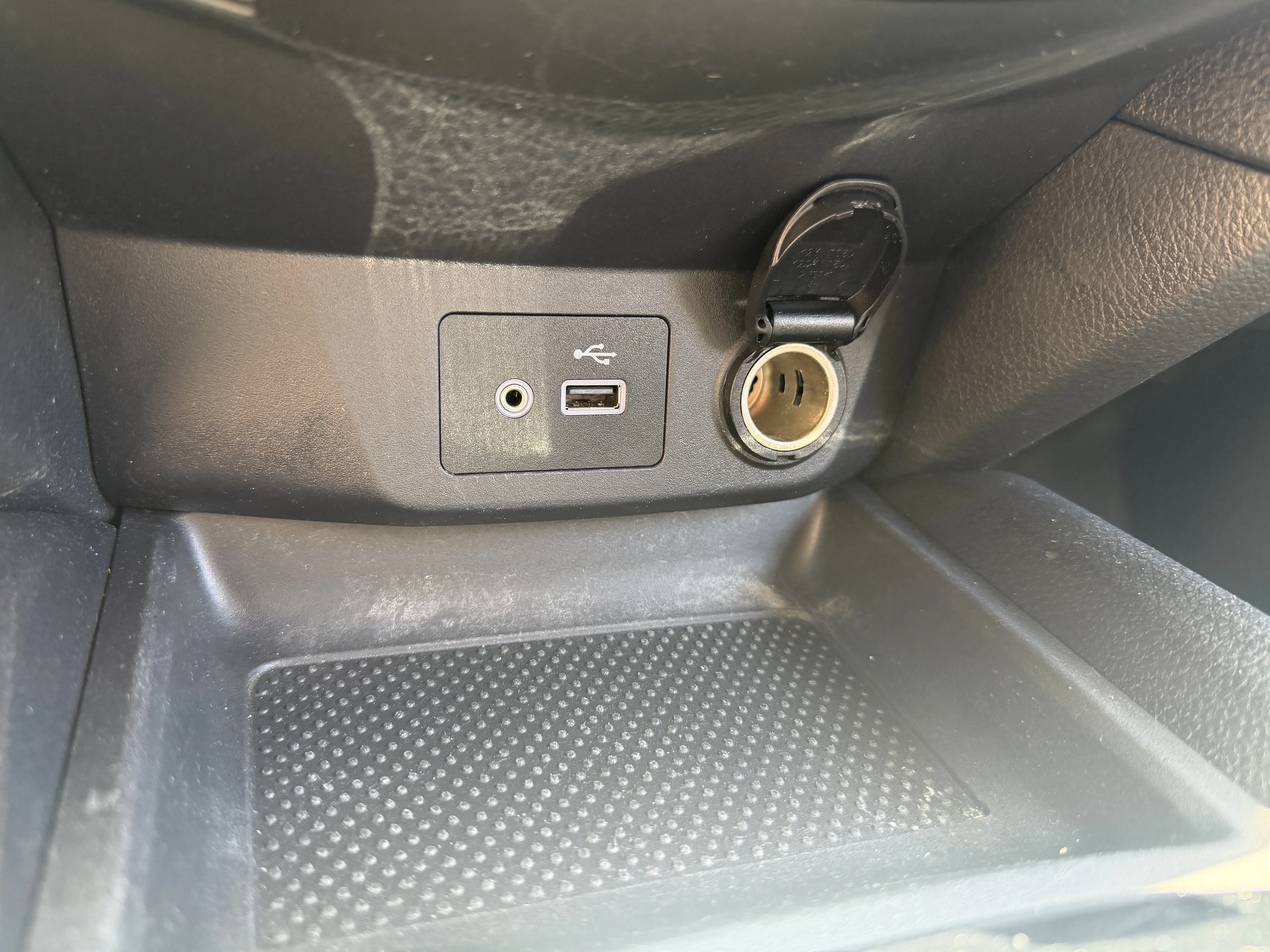 Used 2019 Brilliant Silver Metallic Nissan SV image 38