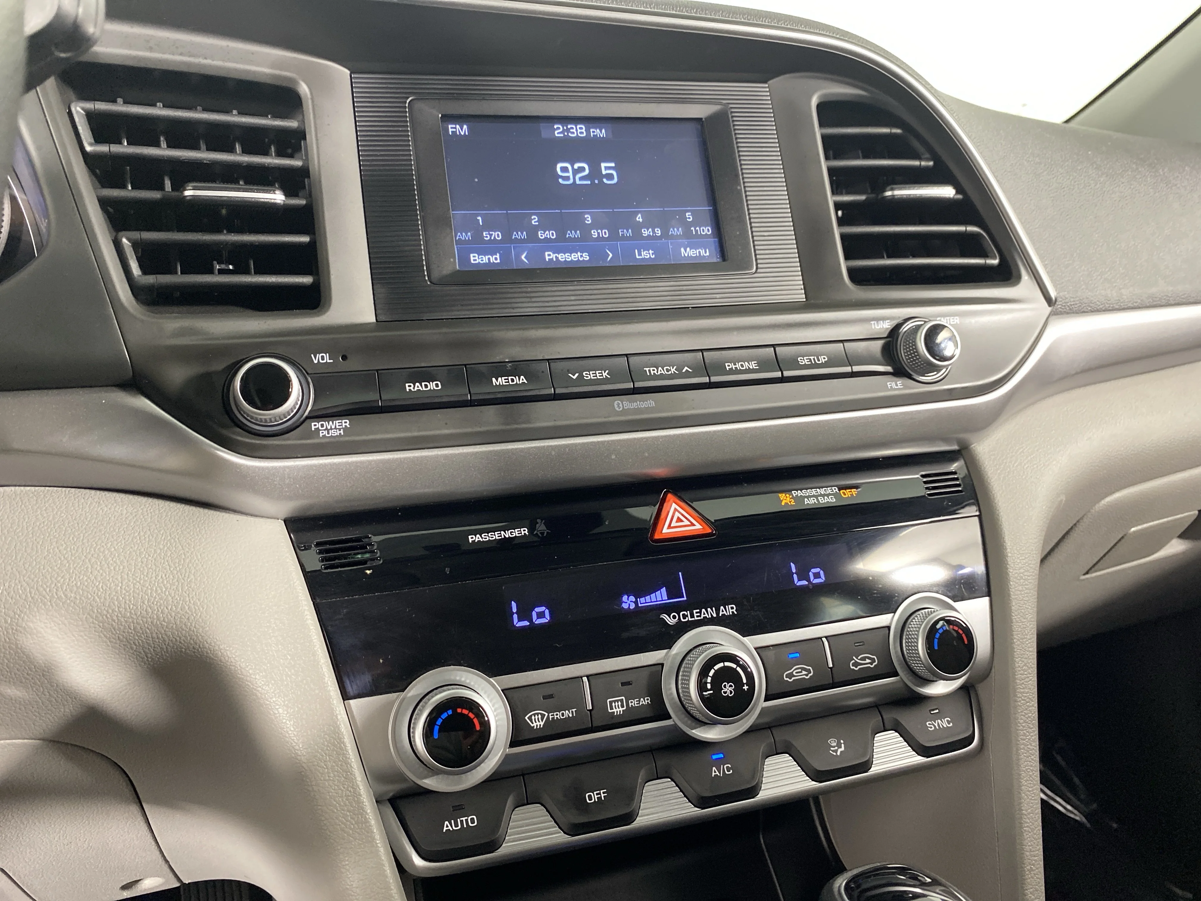 Used 2020 Stellar Silver Hyundai SE image 25