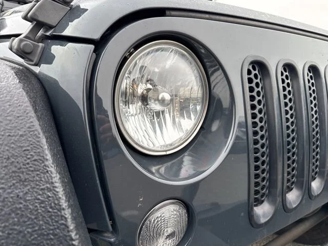 Used 2018 Rhino Clearcoat Jeep Sport S image 29