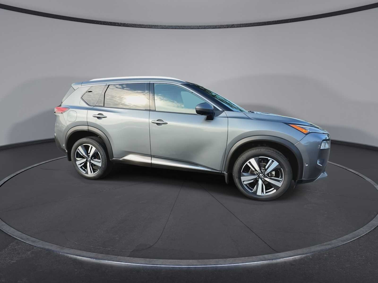 Used 2023 Gun Metallic Nissan SL image 9