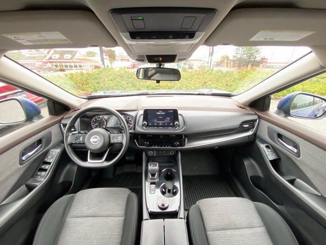 Used 2021 Caspian Blue Metallic Nissan SV image 14