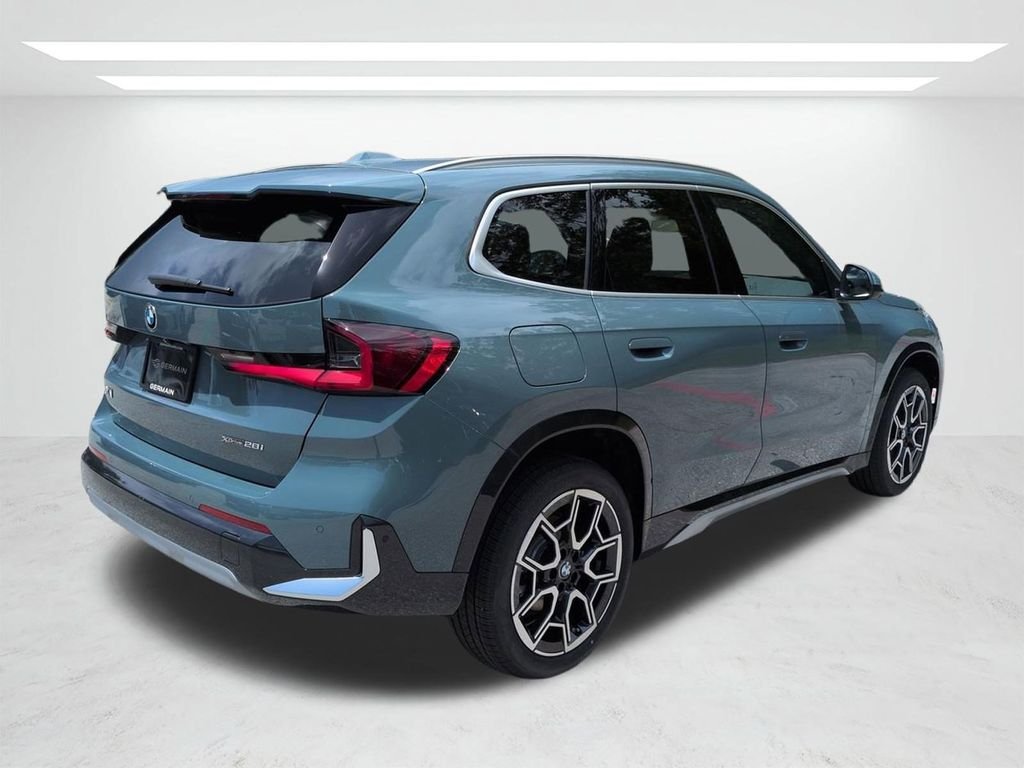 New 2026 Green Metallic BMW xDrive28i image 4