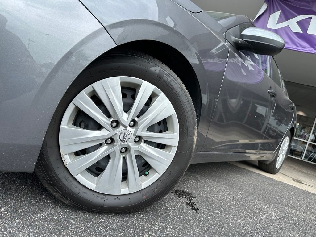 Used 2025 Gray Nissan S image 3