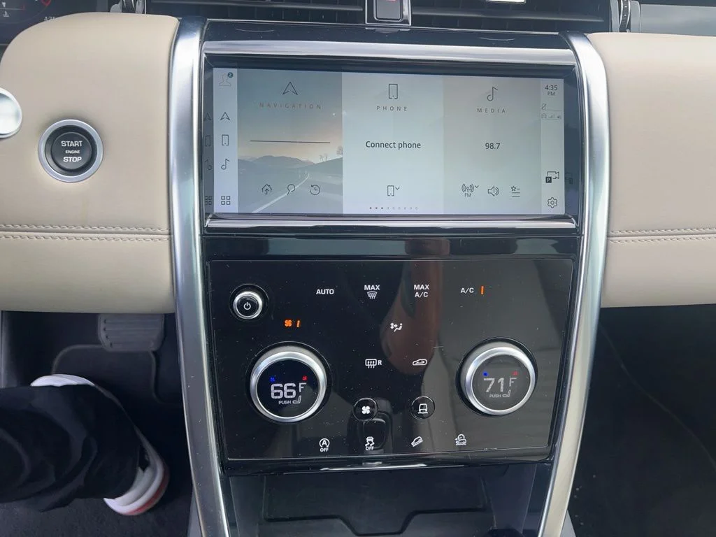 Used 2021 White Land Rover SE image 8
