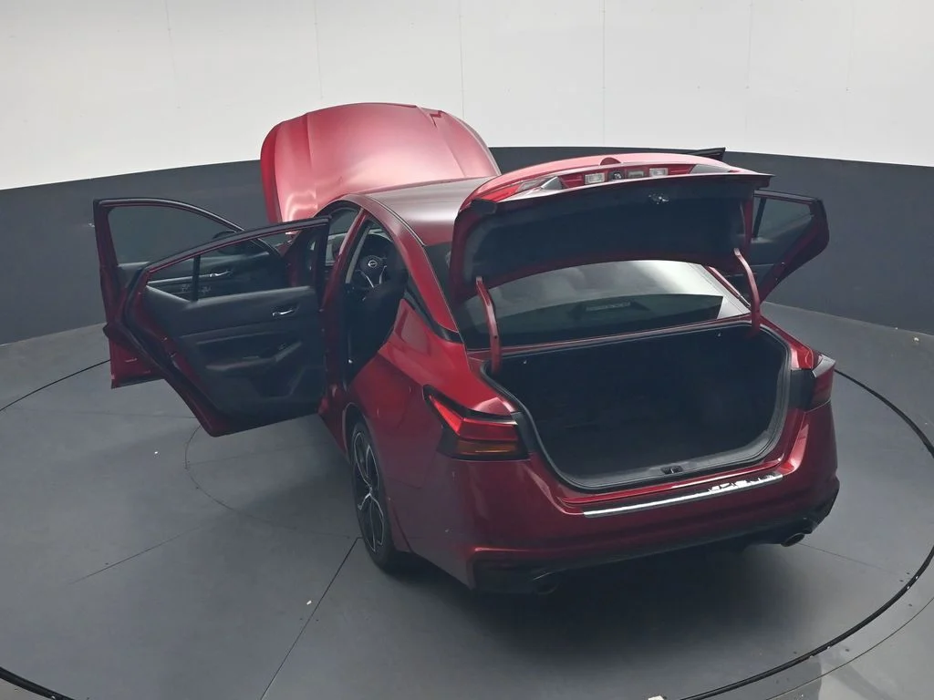 Used 2023 Red Nissan 2.5 SR image 46