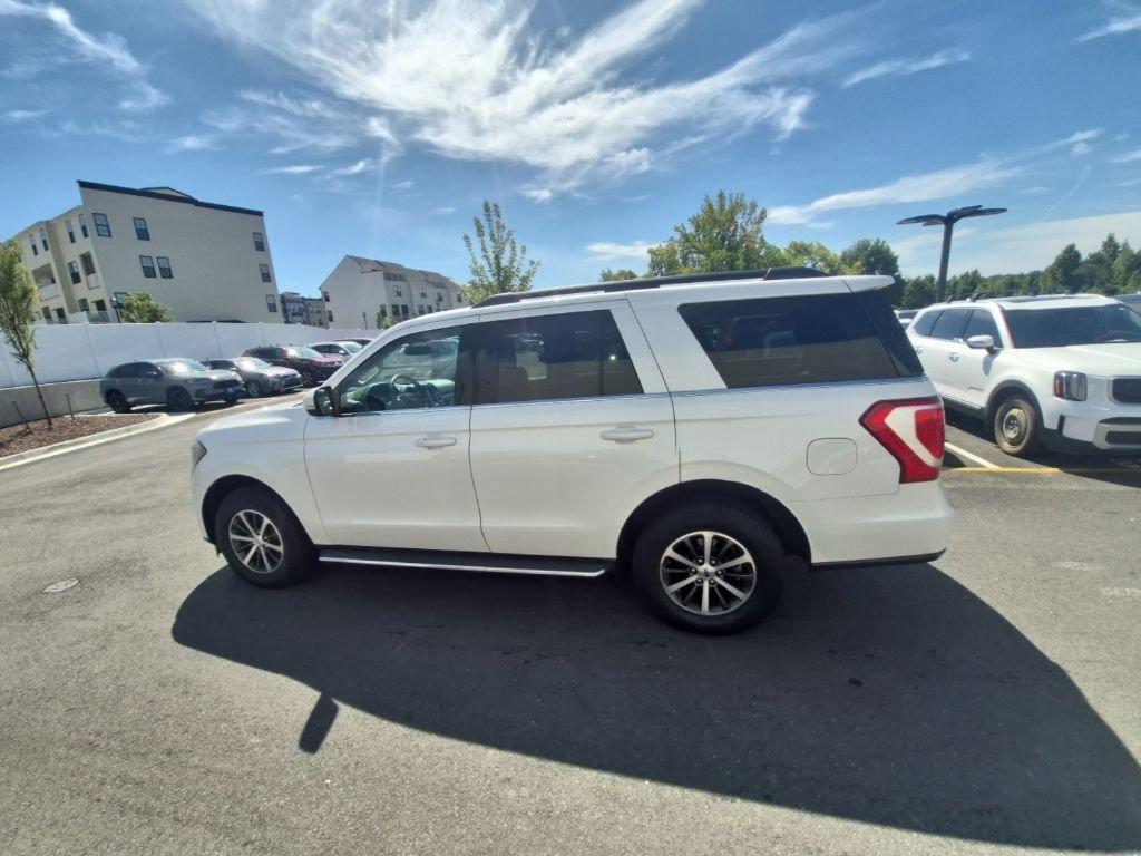Used 2019 White Platinum Clearcoat Metallic Ford XLT image 5