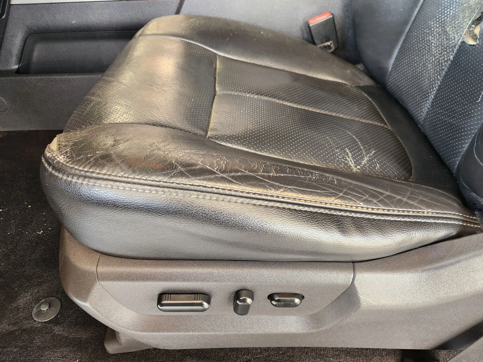Used 2015 White Platinum Metallic Tri-Coat Ford Lariat image 24