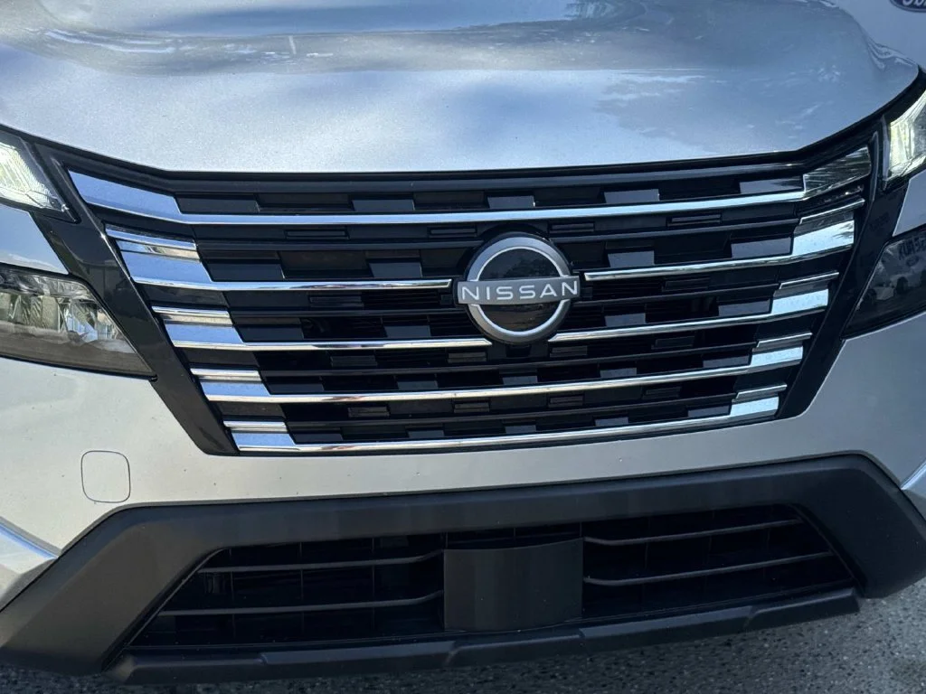 Used 2025 Silver Nissan SV image 4