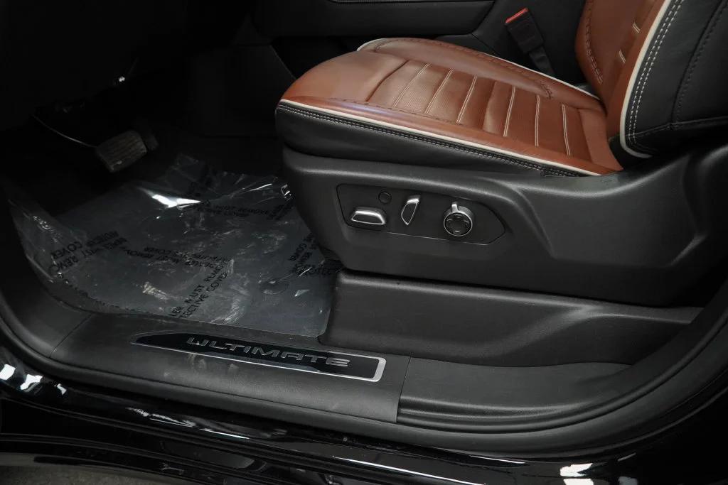 Used 2025 Onyx Black GMC Denali Ultimate image 30
