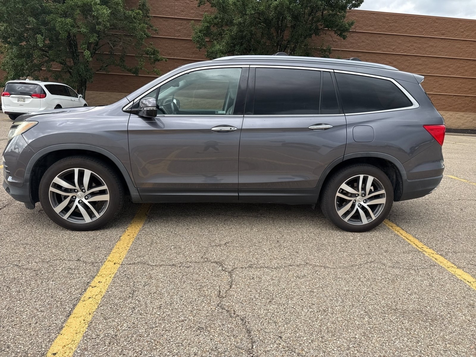 Used 2018 Modern Steel Metallic Honda Touring image 26