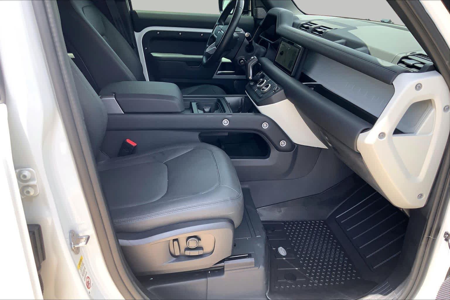 Used 2024 Fuji White Land Rover S image 9