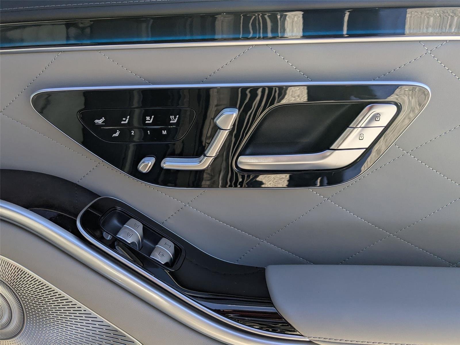 New 2026 Obsidian Black Metallic Mercedes-Benz S 580 image 31