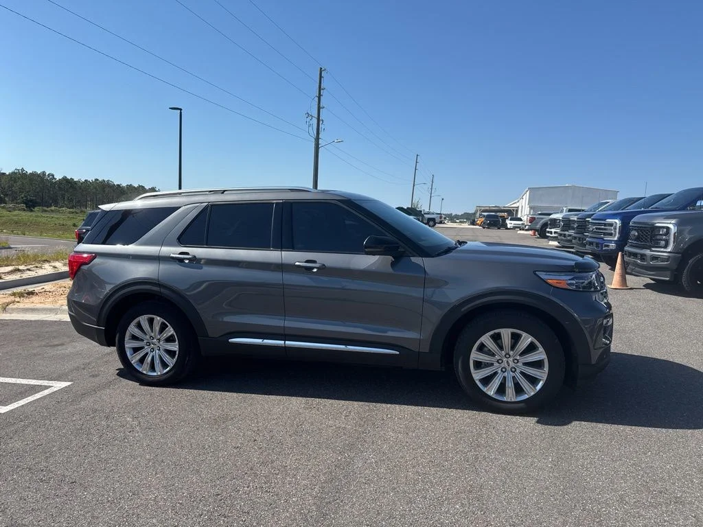 2022 Ford Explorer Limited RWD's photo