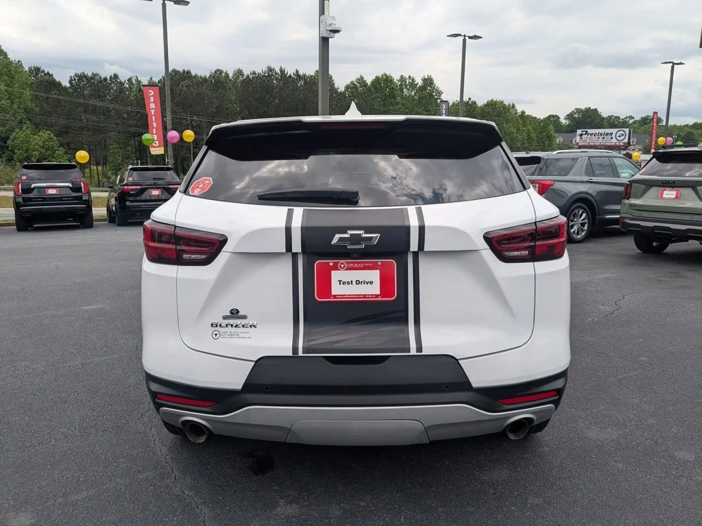 Used 2025 Summit White Chevrolet LT image 6