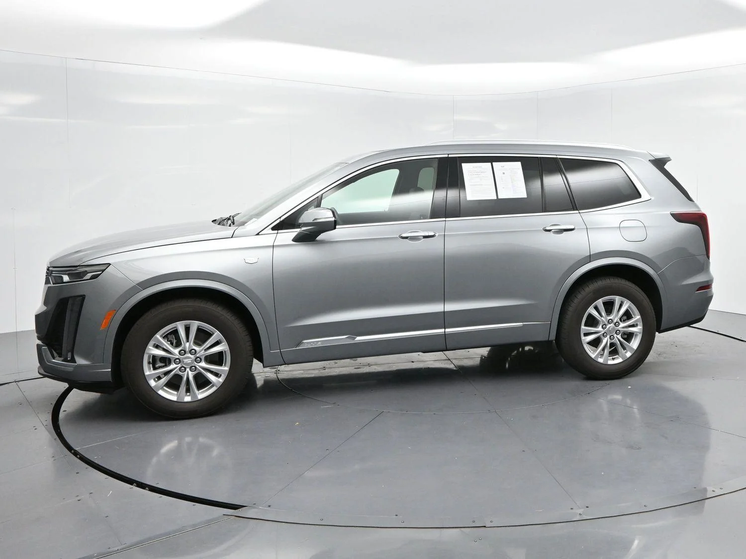 Used 2025 Argent Silver Metallic Cadillac Luxury image 4