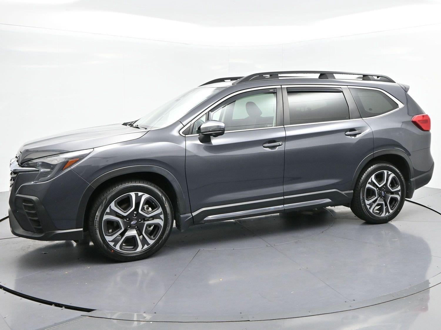 Used 2023 Magnetite Gray Metallic Subaru Limited image 4