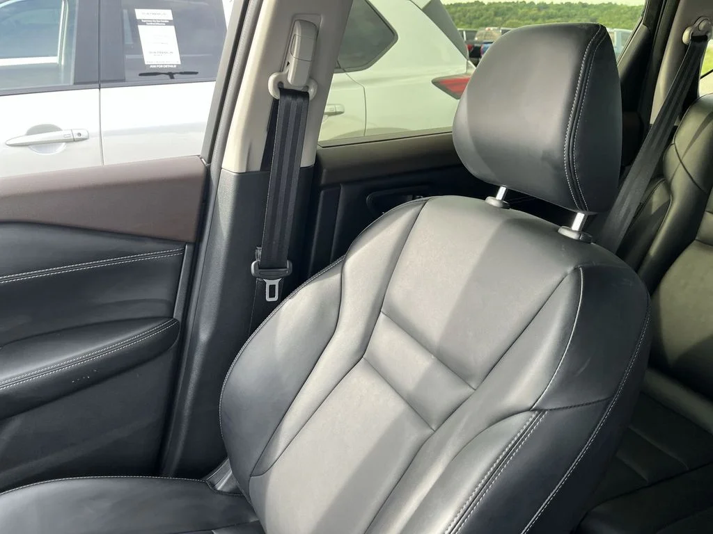 Used 2023 White Nissan SV image 23