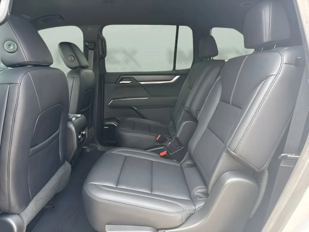Used 2024 Summit White GMC Elevation image 11