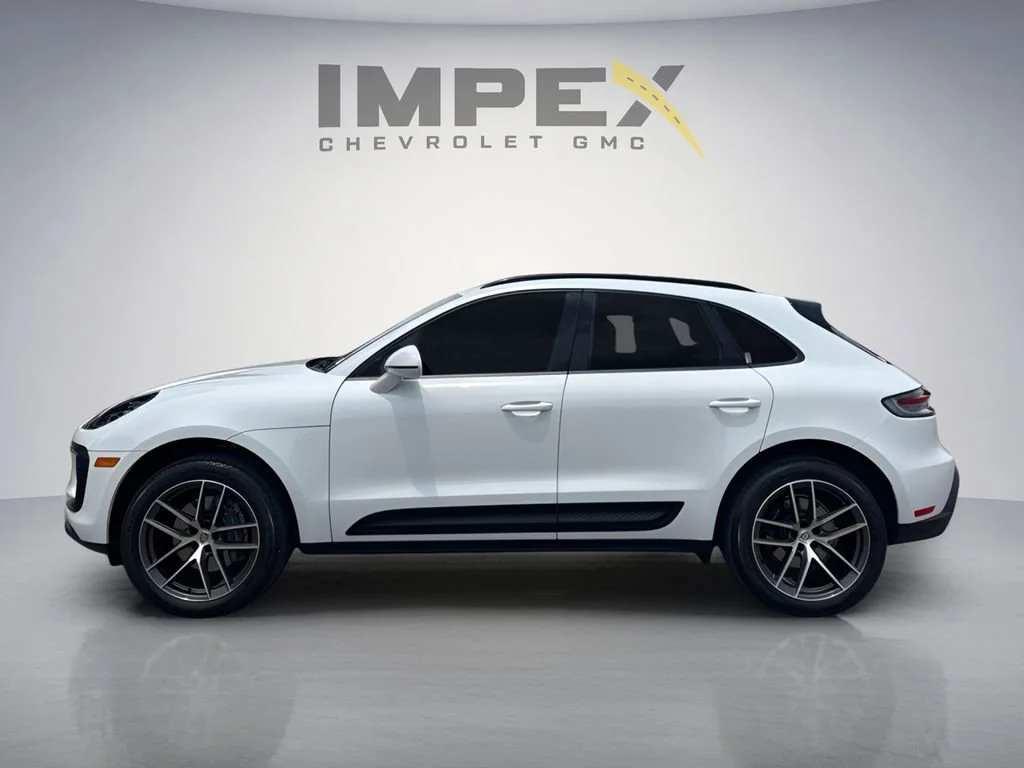 Used 2024  Porsche  image 2